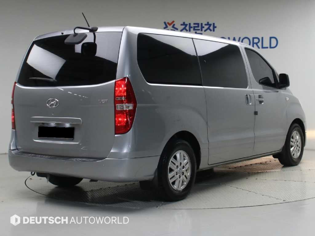 Hyundai Starex — photo 02