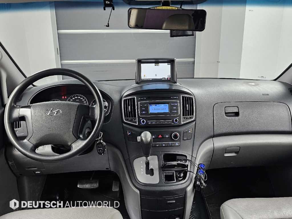Hyundai Starex — photo 07