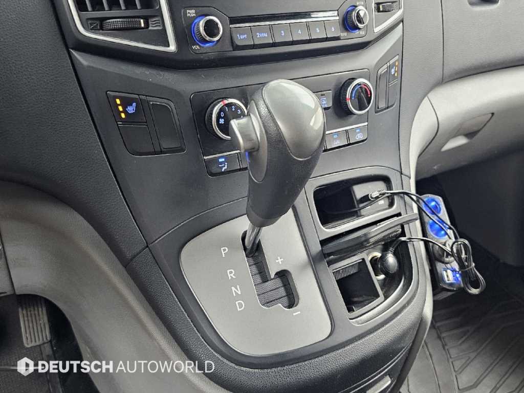 Hyundai Starex — photo 09