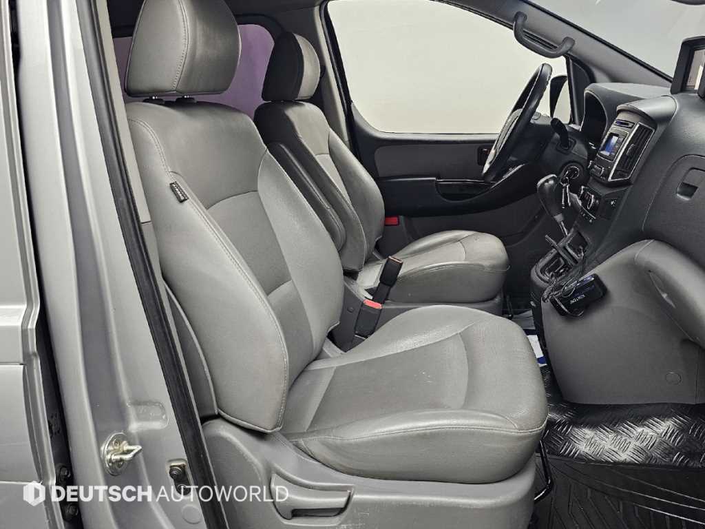 Hyundai Starex — photo 10