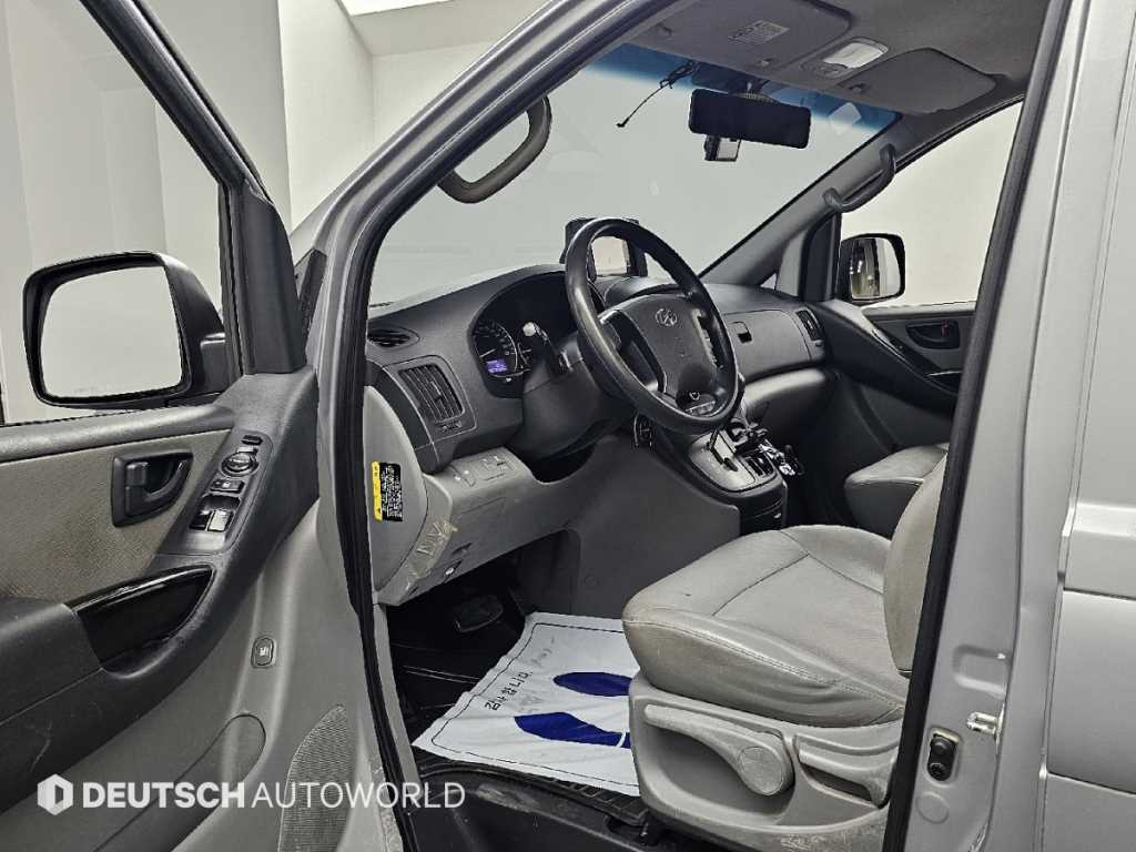 Hyundai Starex — photo 11