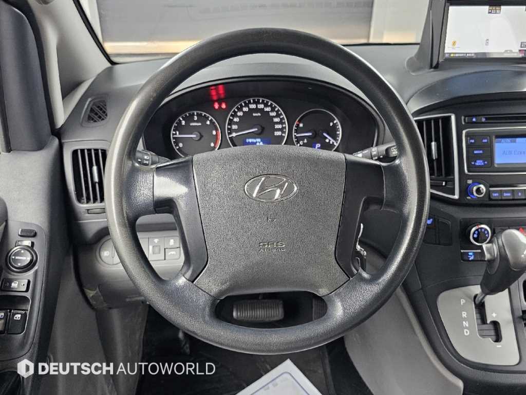 Hyundai Starex — photo 13
