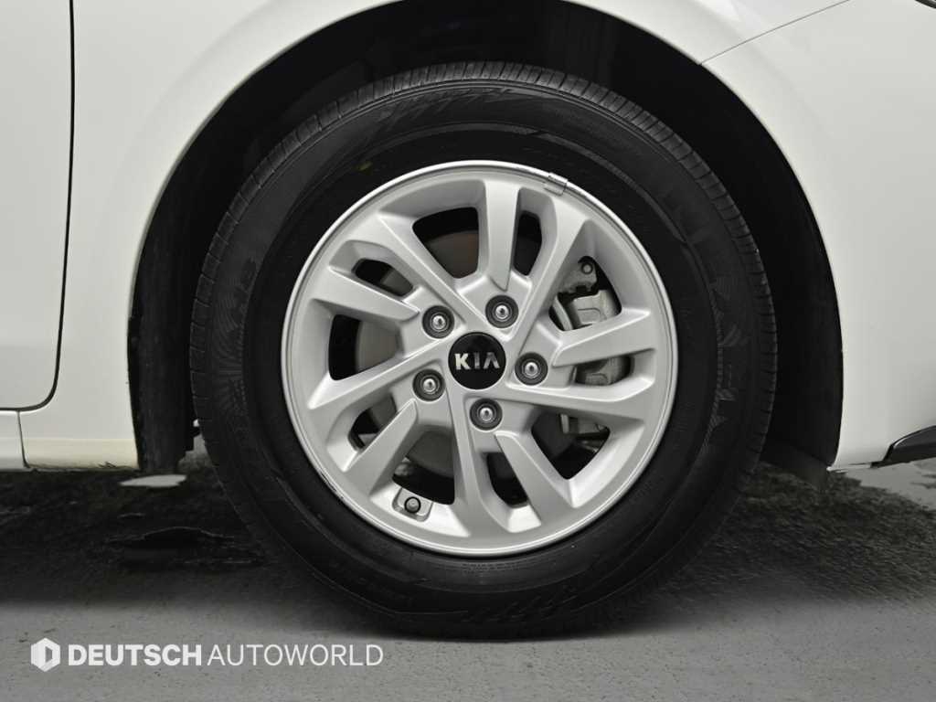 Kia K3 — photo 05