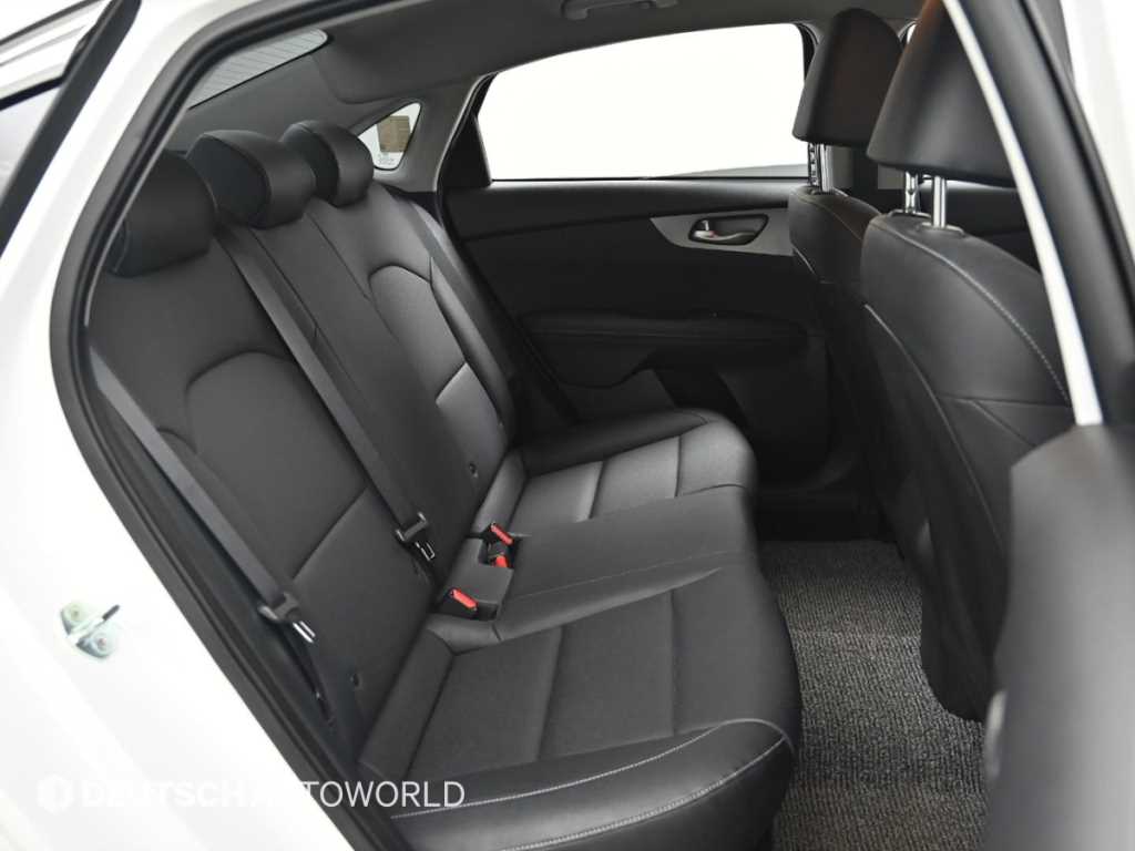 Kia K3 — photo 12