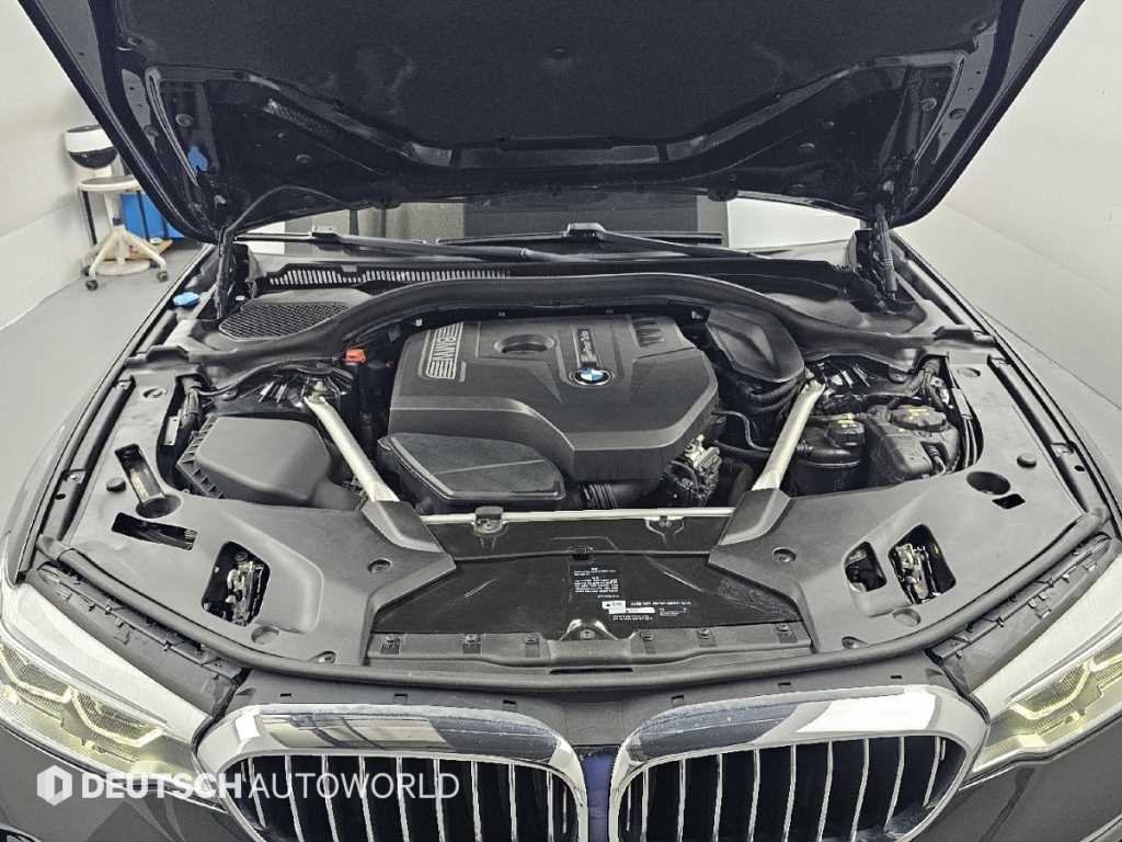 BMW 5-Series — photo 06