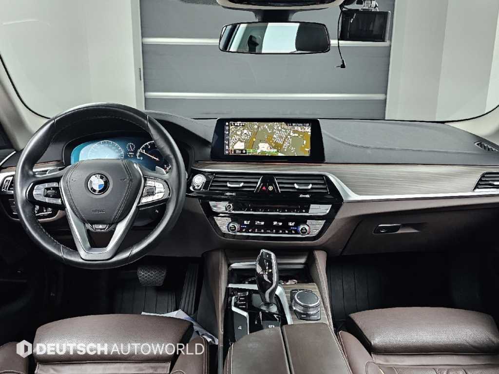 BMW 5-Series — photo 07