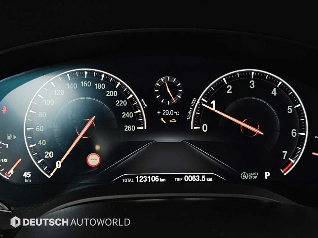 BMW 5-Series — photo 08