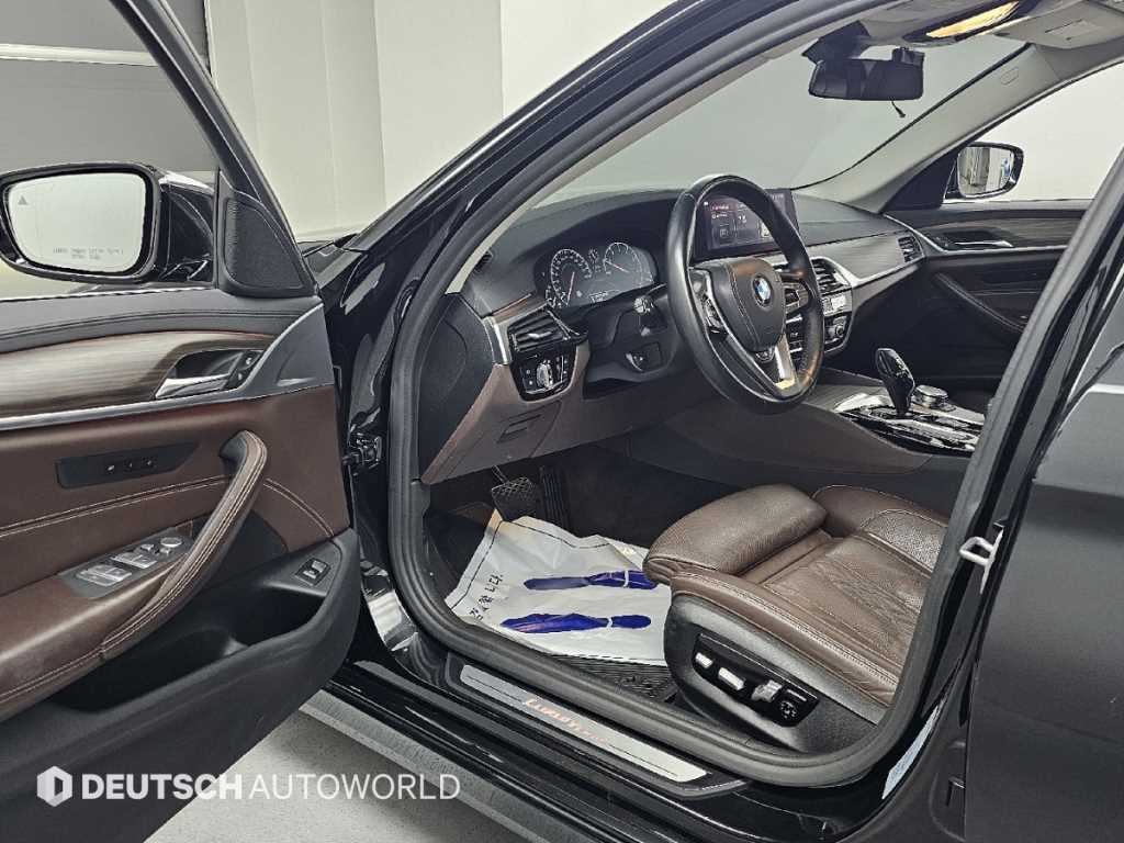 BMW 5-Series — photo 11
