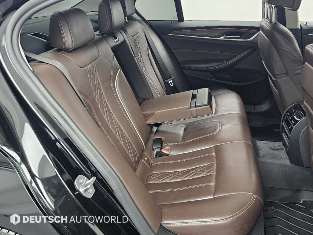 BMW 5-Series — photo 12