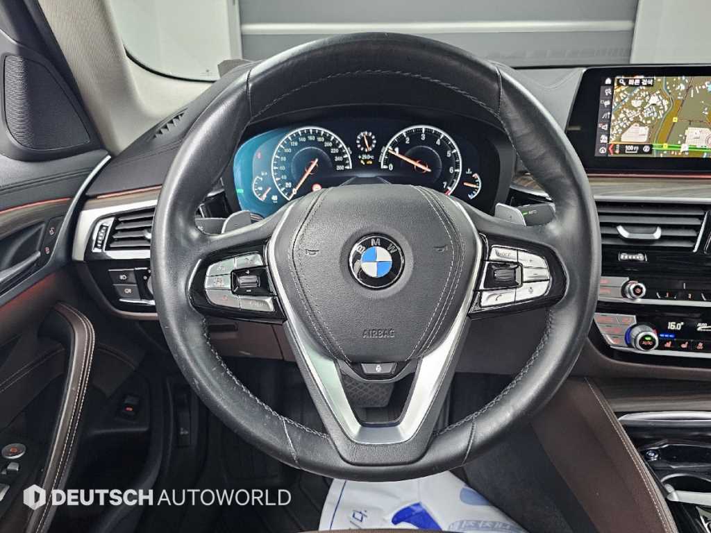 BMW 5-Series — photo 13