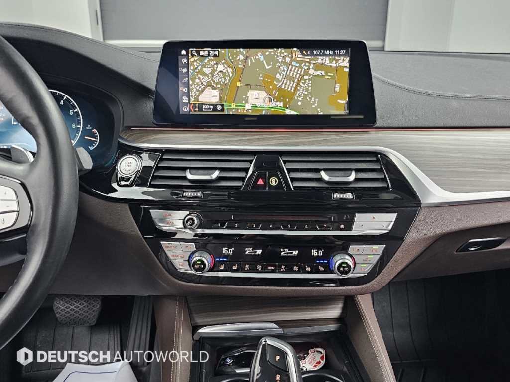 BMW 5-Series — photo 14