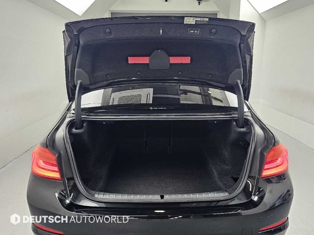 BMW 5-Series — photo 19