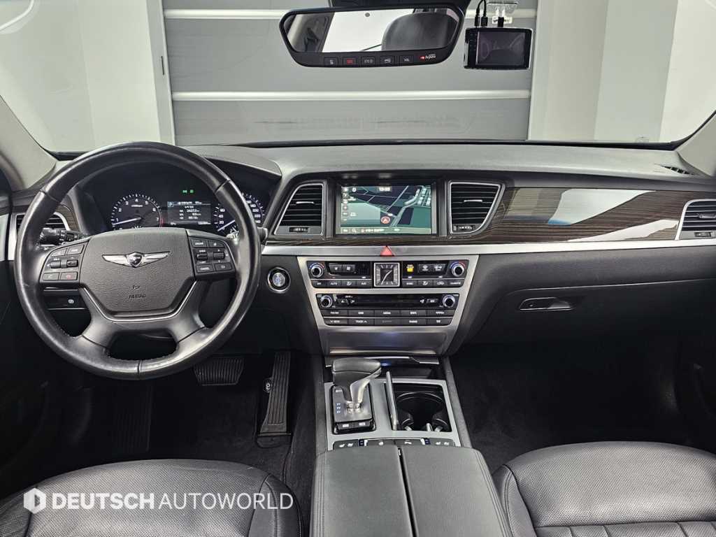 Genesis G80 — photo 07