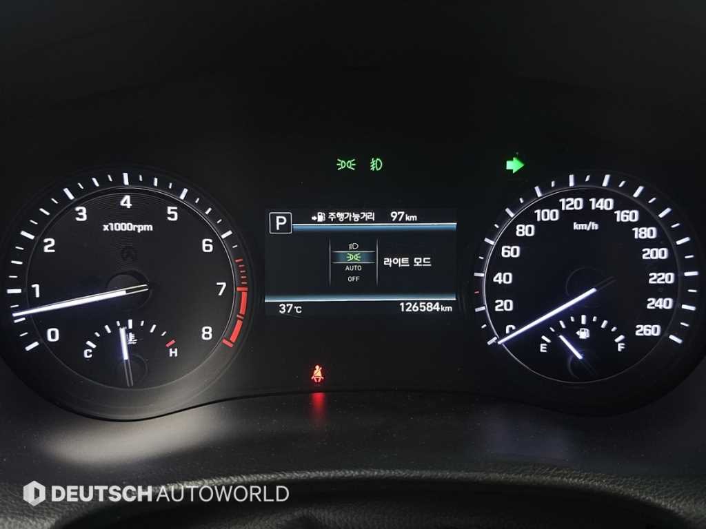 Genesis G80 — photo 08