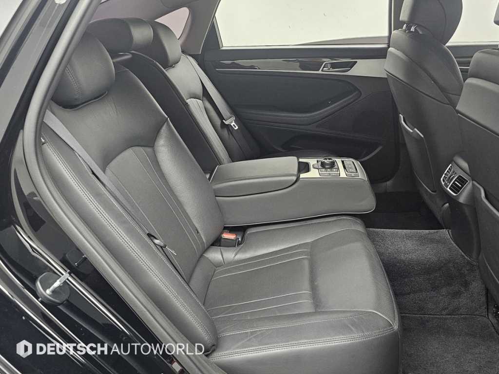 Genesis G80 — photo 12