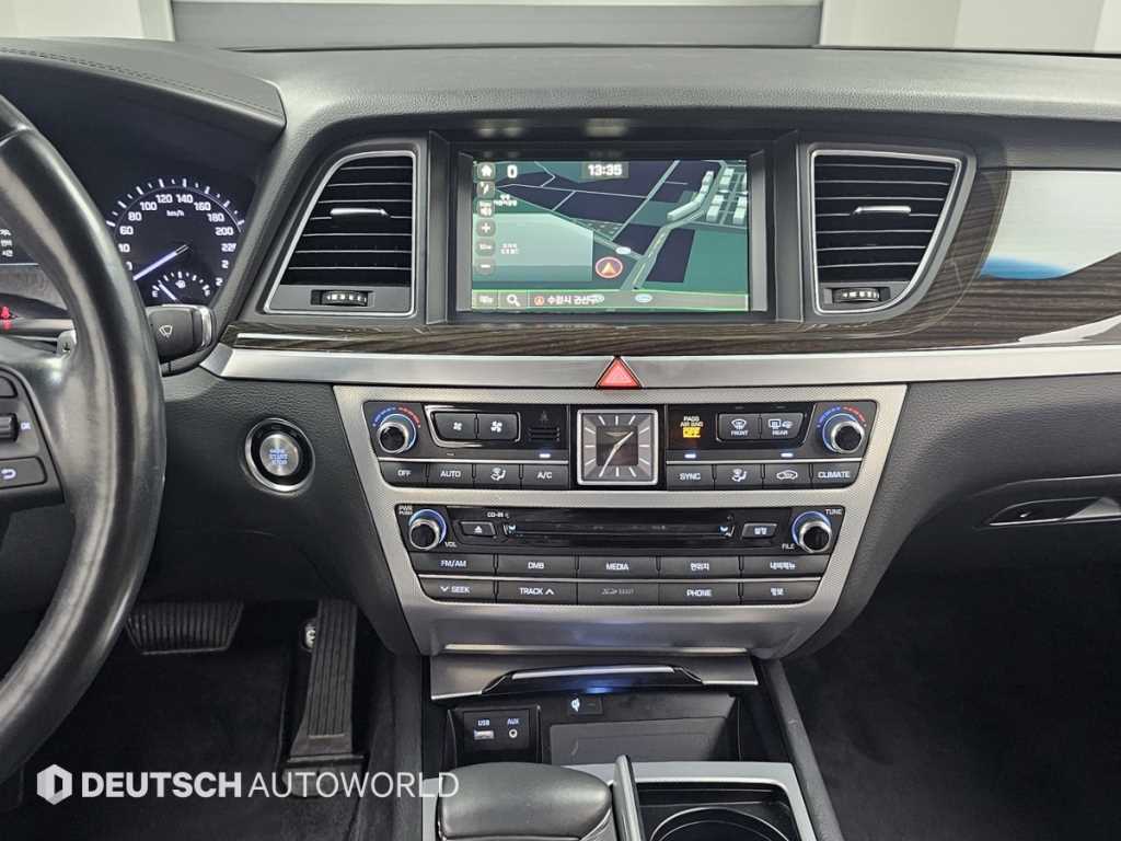 Genesis G80 — photo 14