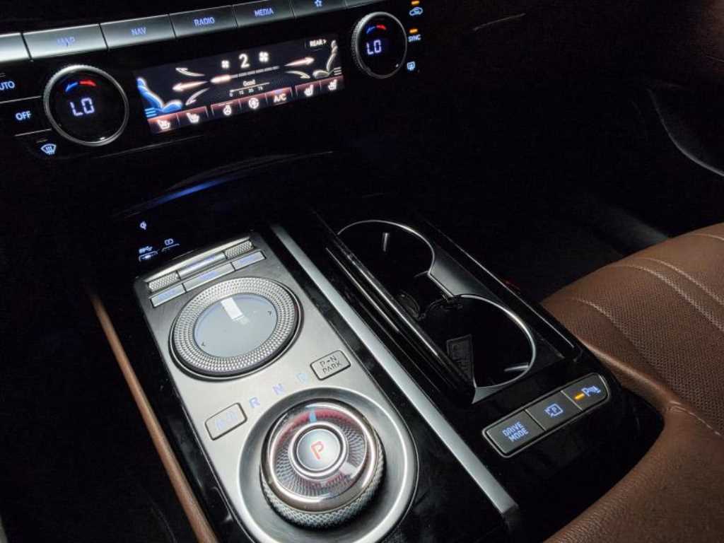 Genesis G80 — photo 18