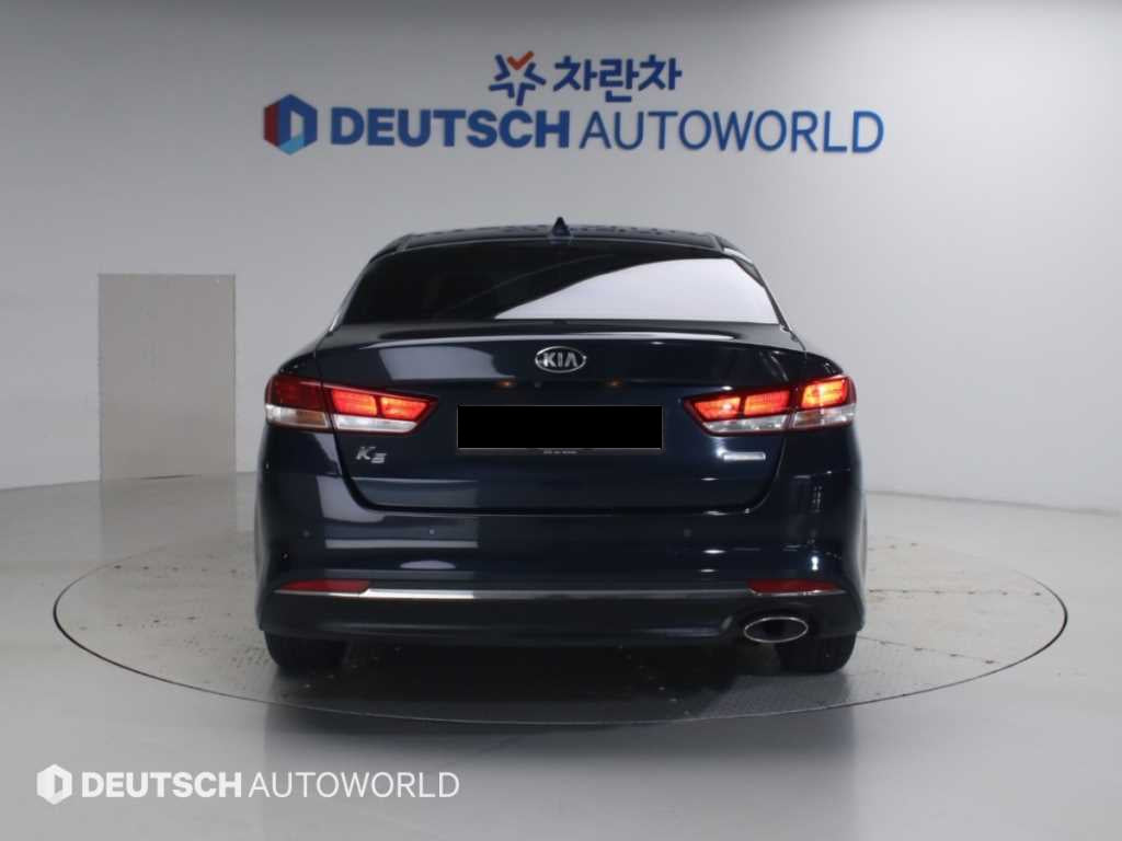 Kia K5 — photo 04