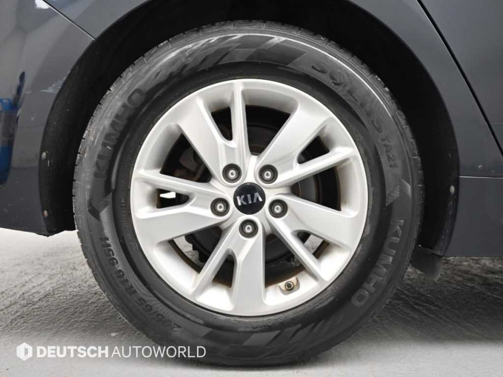 Kia K5 — photo 05