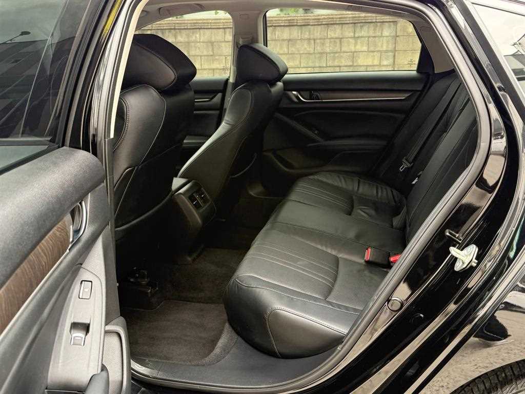 Honda Accord — photo 06