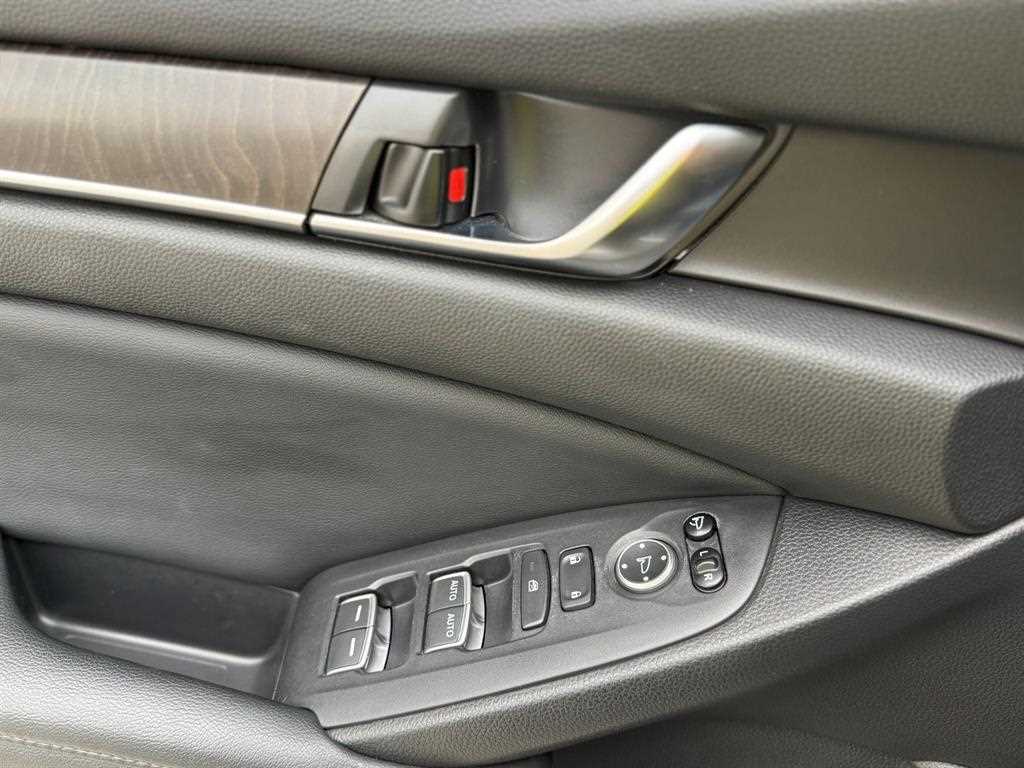 Honda Accord — photo 13