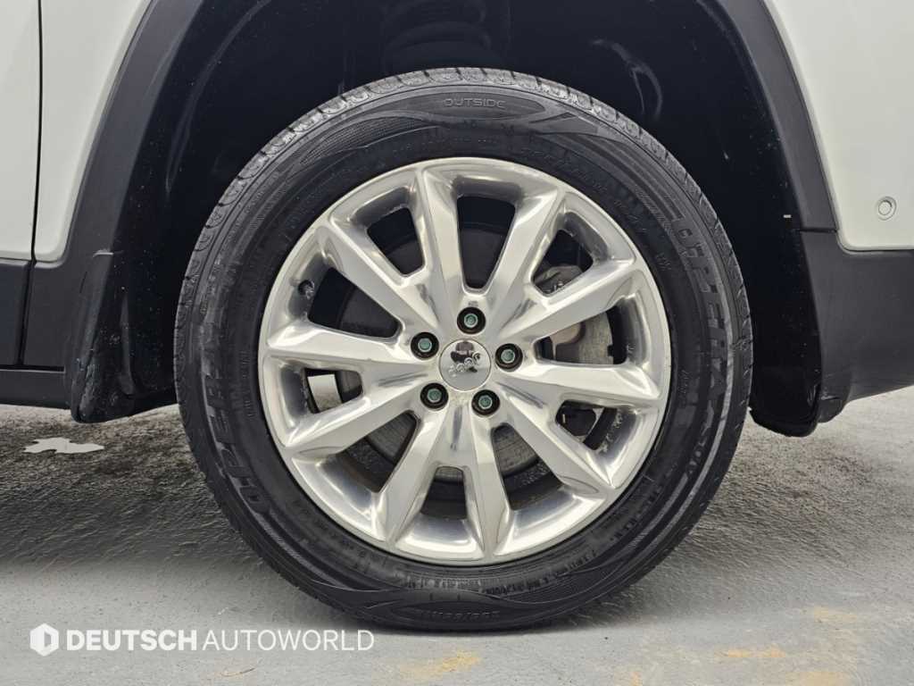 Jeep Cherokee — photo 05