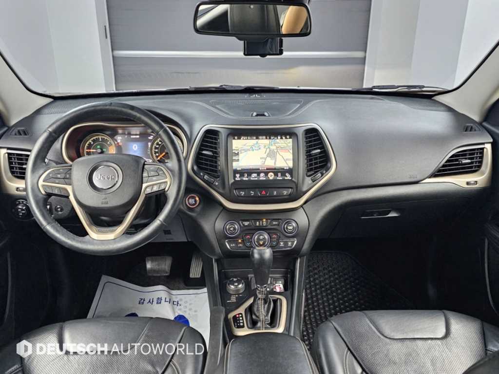 Jeep Cherokee — photo 07