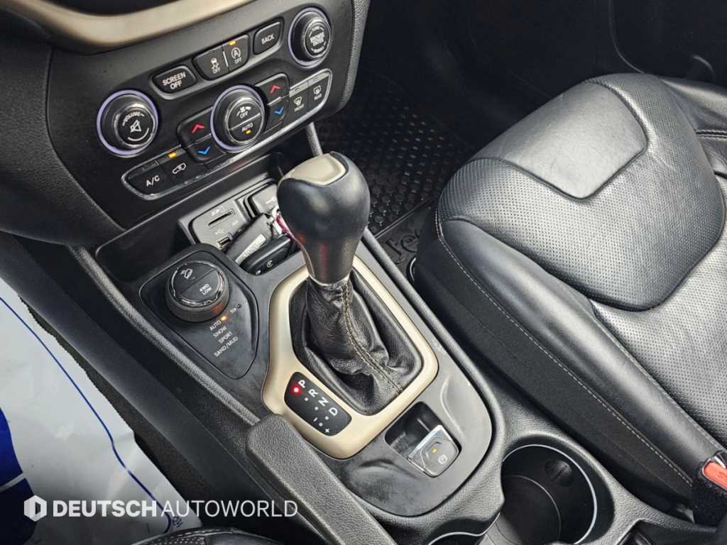 Jeep Cherokee — photo 09