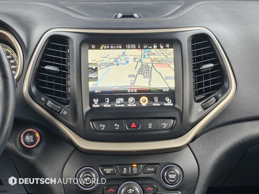 Jeep Cherokee — photo 14
