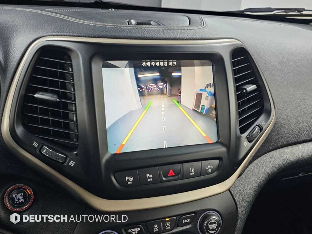 Jeep Cherokee — photo 15