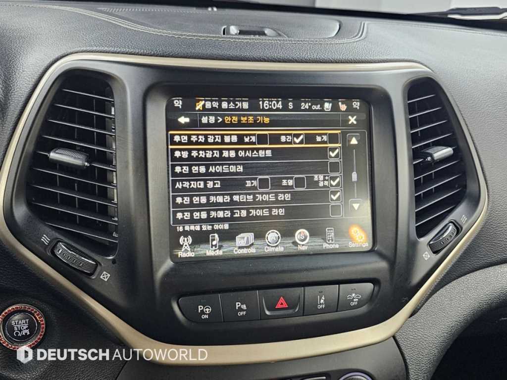 Jeep Cherokee — photo 16