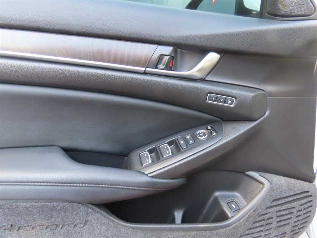 Honda Accord — photo 13