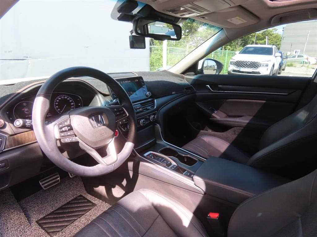 Honda Accord — photo 16