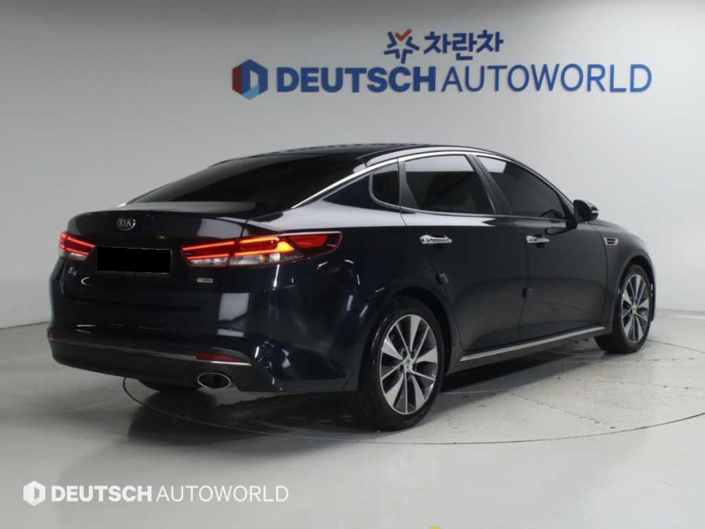 Kia K5 — photo 02