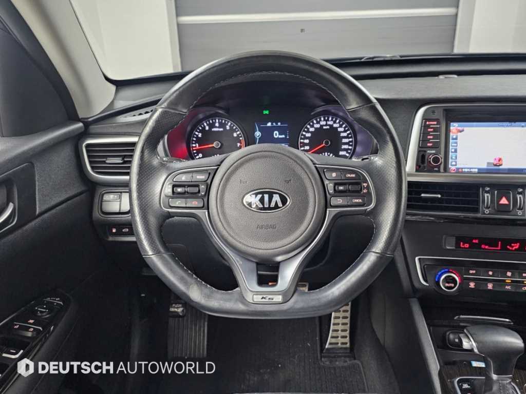 Kia K5 — photo 10