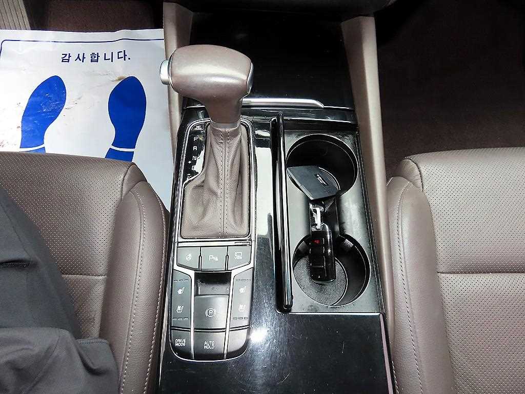 Kia K7 — photo 11