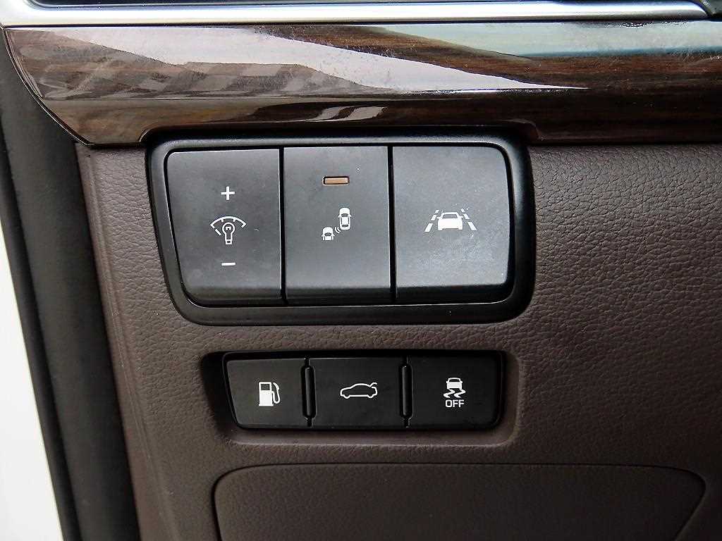 Kia K7 — photo 13
