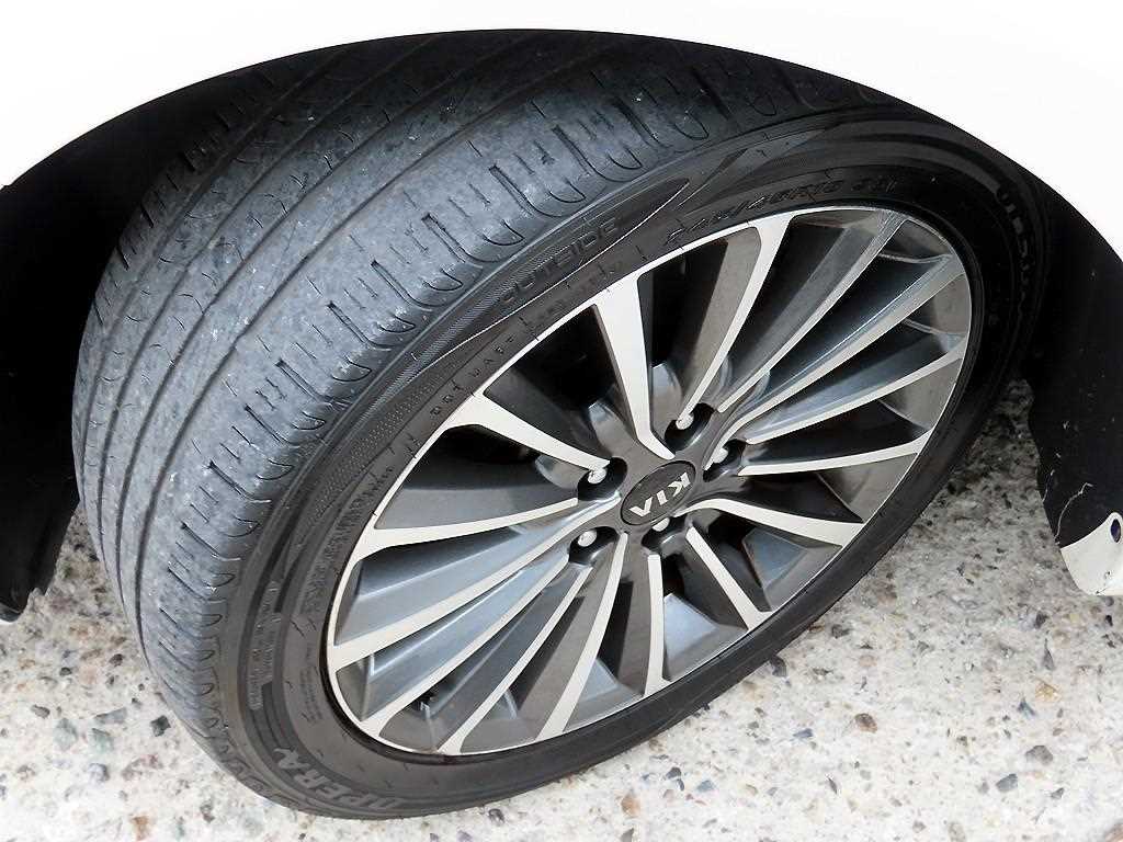 Kia K7 — photo 20