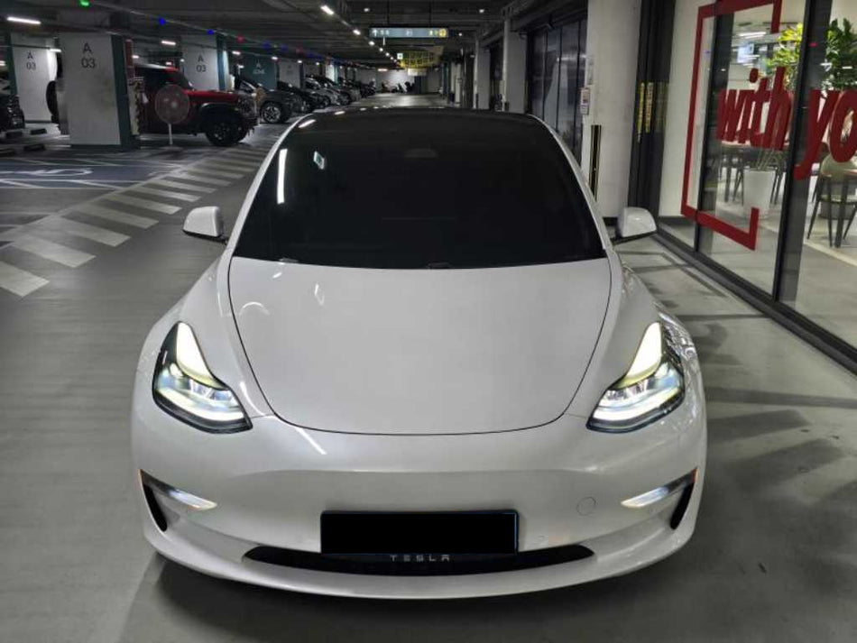 Tesla Model 3 — photo 01