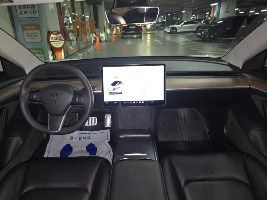 Tesla Model 3 — photo 06