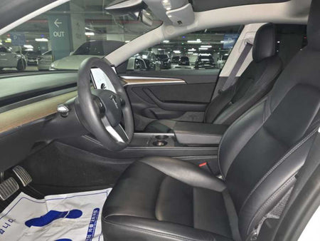 Tesla Model 3 — photo 07
