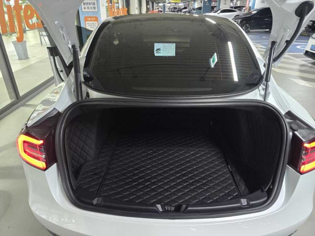Tesla Model 3 — photo 17