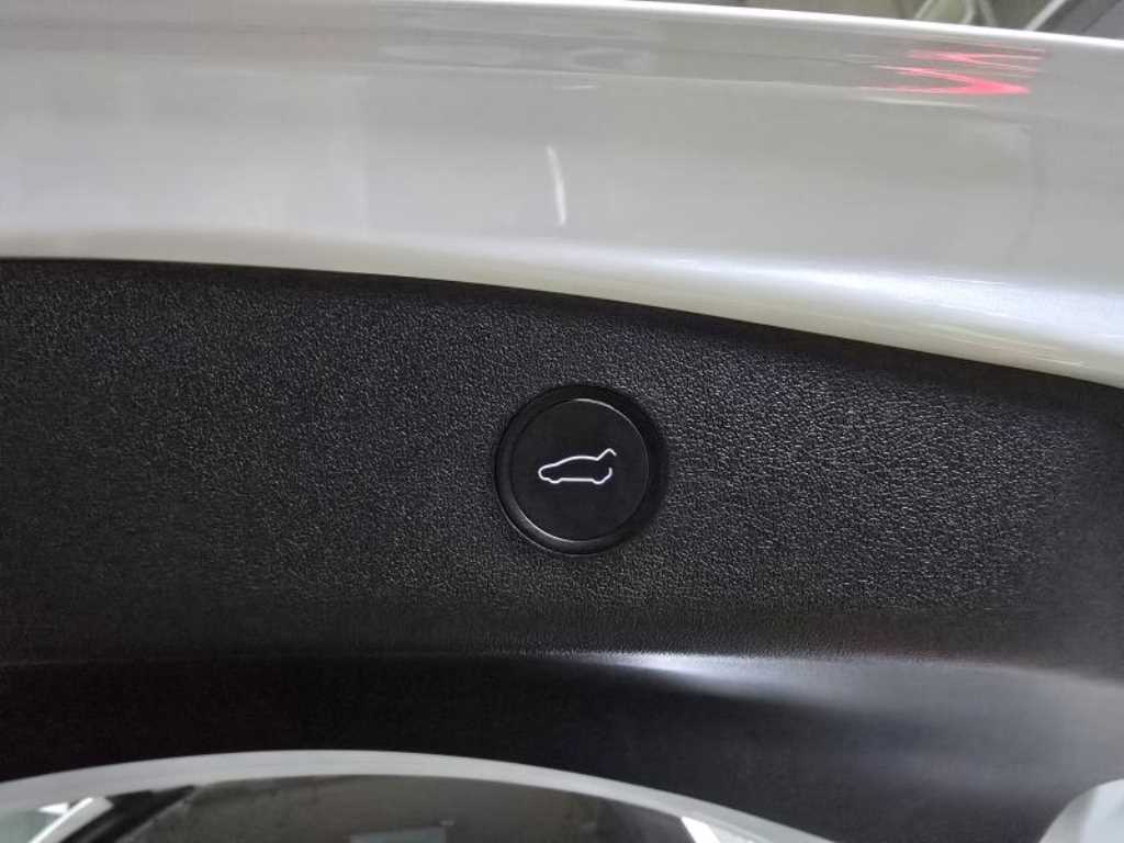 Tesla Model 3 — photo 18