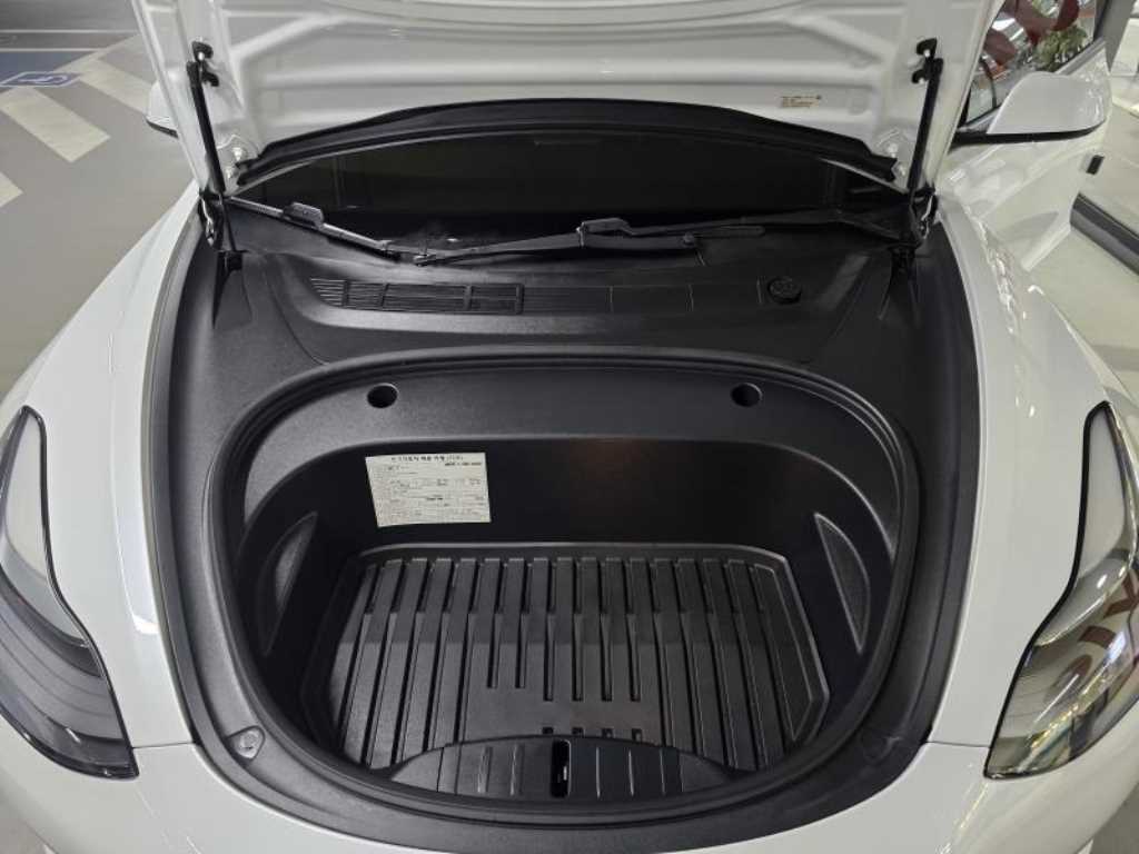 Tesla Model 3 — photo 19