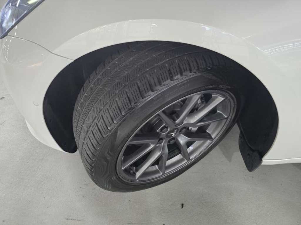 Tesla Model 3 — photo 20