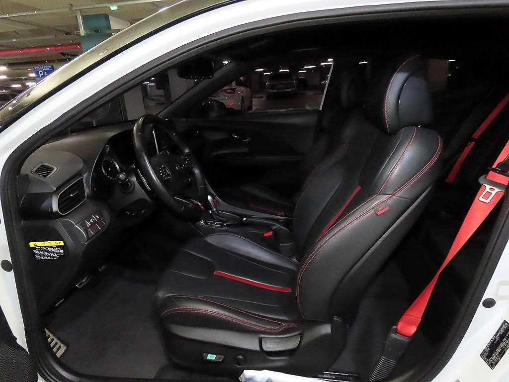 Hyundai Veloster — photo 06