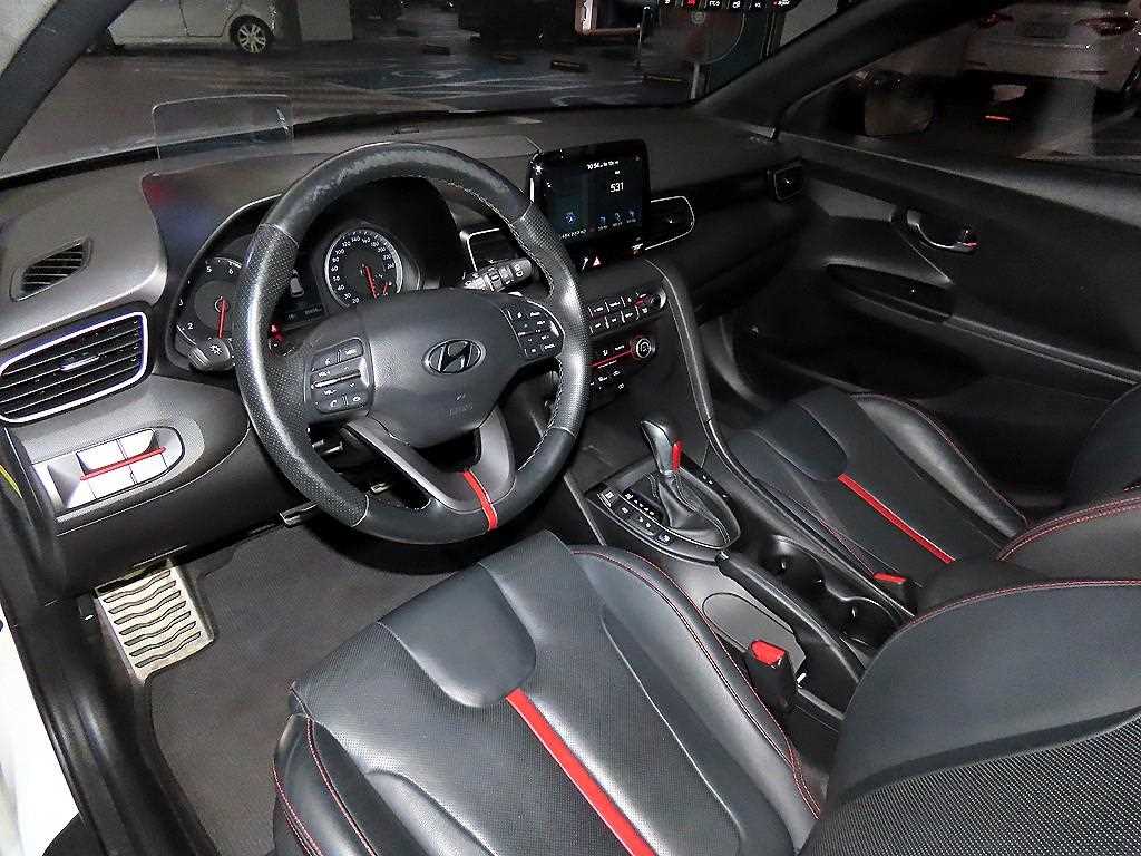 Hyundai Veloster — photo 10