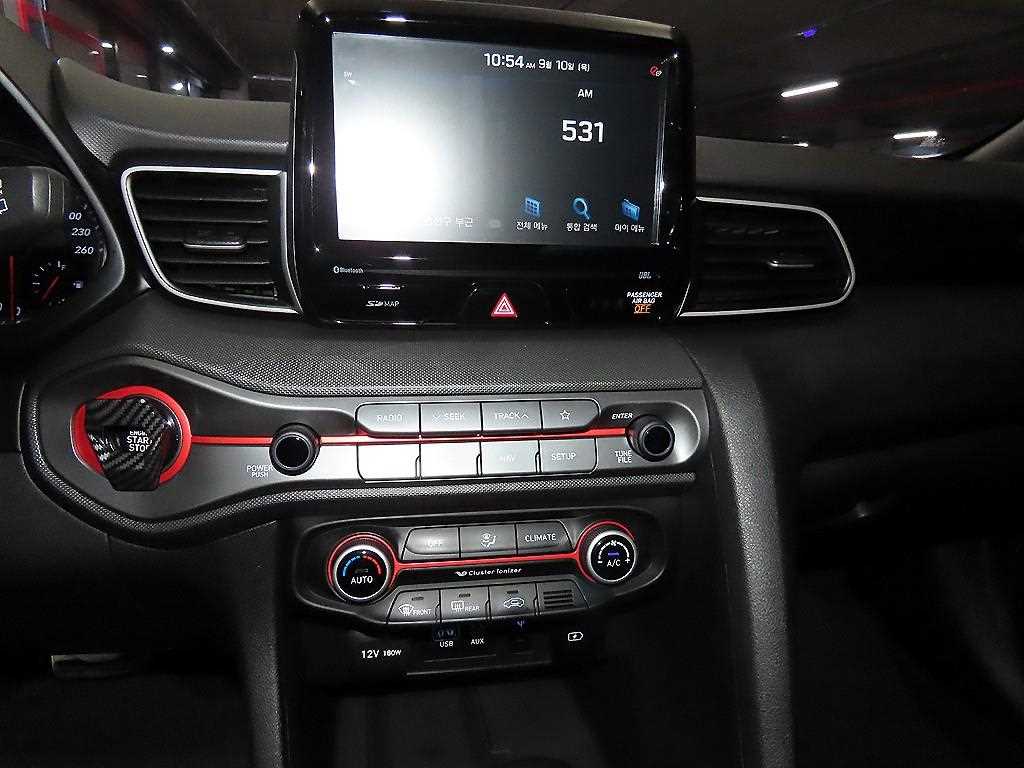Hyundai Veloster — photo 11