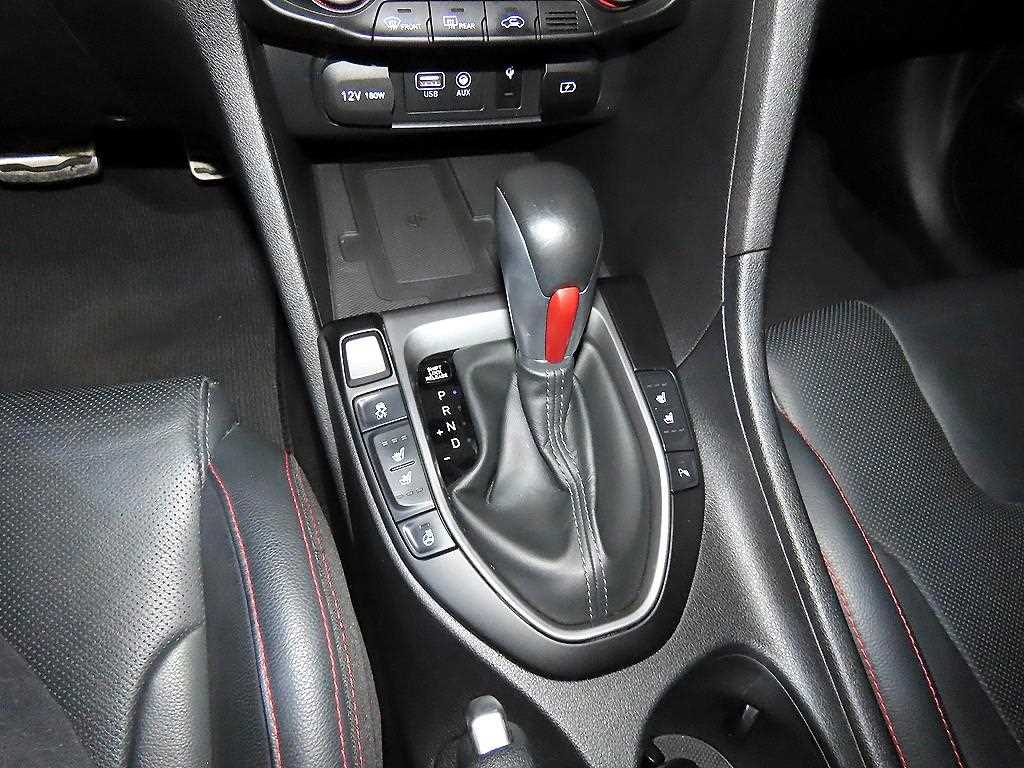 Hyundai Veloster — photo 12