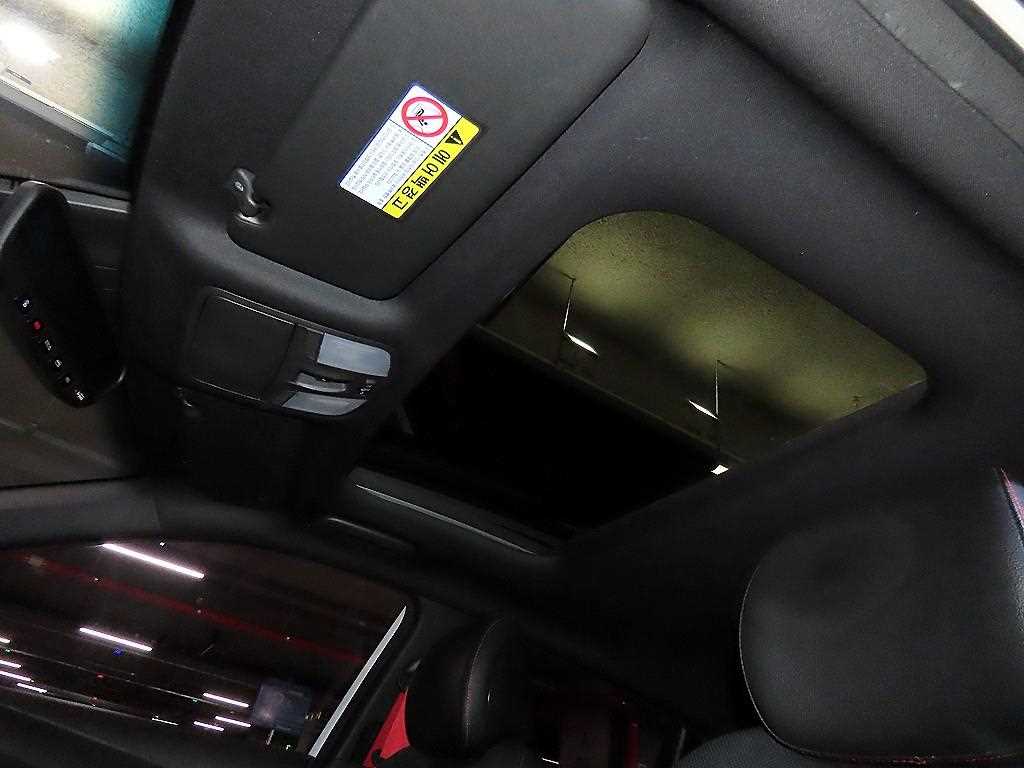 Hyundai Veloster — photo 16